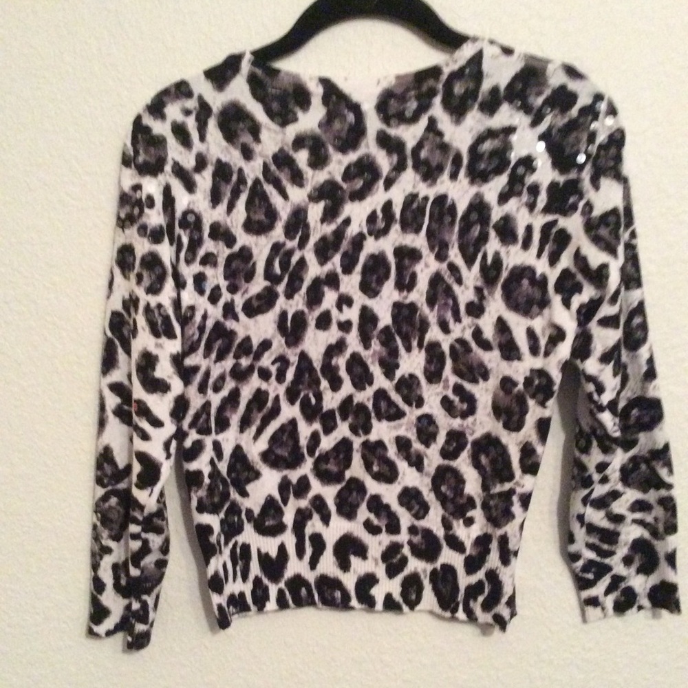 🆕BLOOMINGDALES CARDIGAN IN ANIMAL PRINT.BRAND NEW - Picture 2 of 5